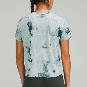 Lululemon Train to Be Short Sleeve Shirt
Rain Stripe Marble Dye Tidewater Teal